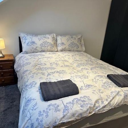 Luton Home Near Airport Private & Shared Bathroom Option Eksteriør bilde