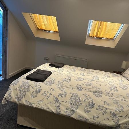 Luton Home Near Airport Private & Shared Bathroom Option Eksteriør bilde