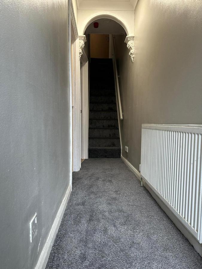 Luton Home Near Airport Private & Shared Bathroom Option Eksteriør bilde