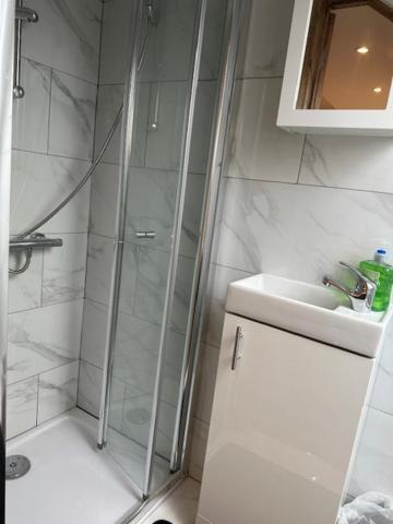 Luton Home Near Airport Private & Shared Bathroom Option Eksteriør bilde