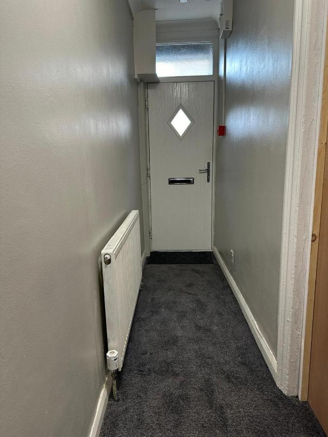 Luton Home Near Airport Private & Shared Bathroom Option Eksteriør bilde