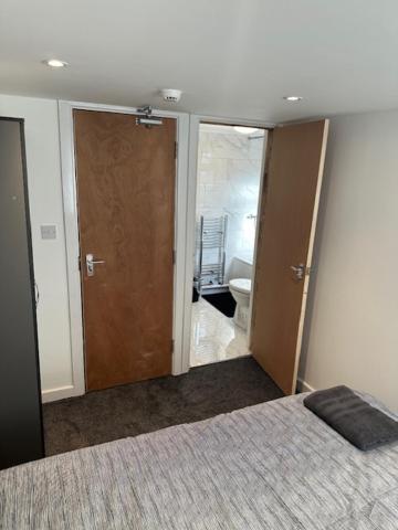 Luton Home Near Airport Private & Shared Bathroom Option Eksteriør bilde