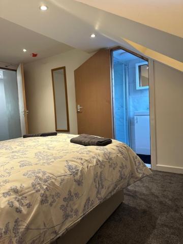 Luton Home Near Airport Private & Shared Bathroom Option Eksteriør bilde